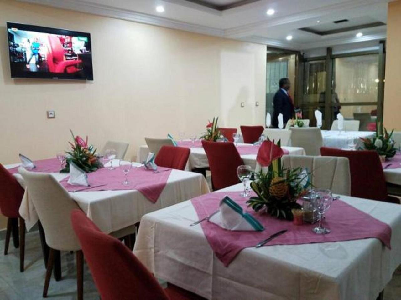 Mbayaville Hotel Douala Kültér fotó