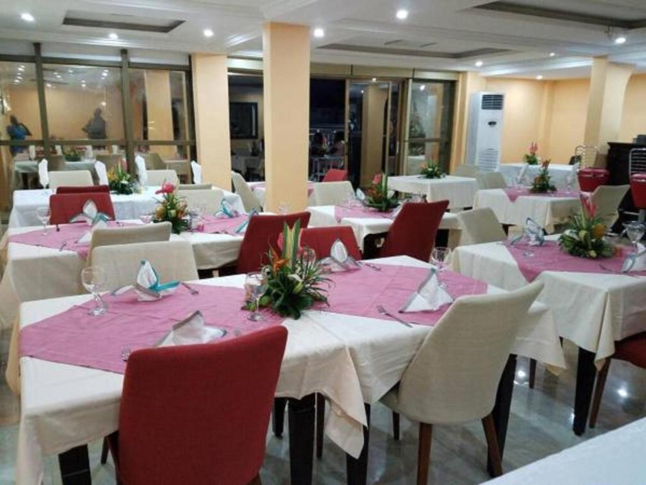 Mbayaville Hotel Douala Kültér fotó